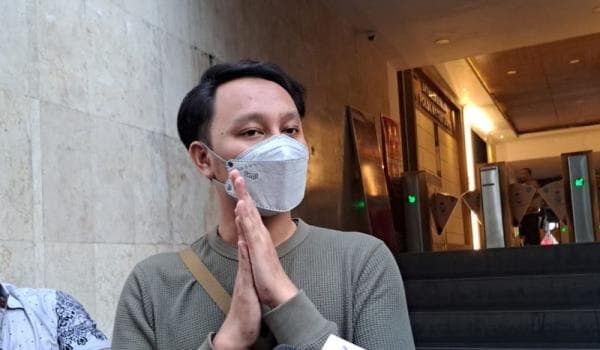 Film Porno, Radja Adipati Ditipu Sutradra: Syuting Kelas Bintang ataupun Toge Tidak Diberi Script Film Porno, Radja Adipati Ditipu Sutradra: Syuting Kelas Bintang ataupun Toge Tidak Diberi Script