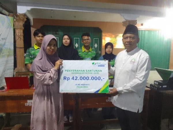 BPJS Ketenagakerjaan Beri Santunan Jaminan Kematian bagi Keluarga Pedagang di Indramayu