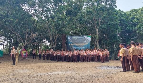 Tanamkan Sifat Empati Sejak Dini, Ponpes Al Hasyimiyah Cilegon Gelar Perkemahan di Cinangka