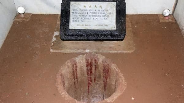 Sejarah Sumur Lubang Buaya yang Ditinjau Jokowi di Hari Kesaktian Pancasila Sejarah Sumur Lubang Buaya yang Ditinjau Jokowi di Hari Kesaktian Pancasila