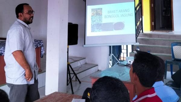 Pemanfaatan Bonggol Jagung Menjadi Briket Yang Bernilai Guna Ekonomis dan Ramah Lingkungan