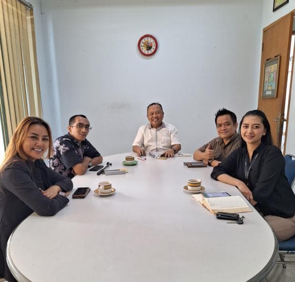 Manajemen Hotel Rooms Inc Semarang Berkunjung Ke News Media Group