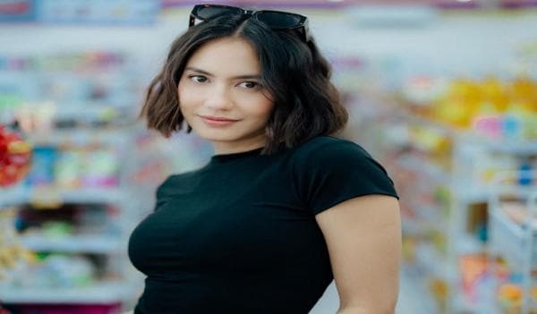 Berulang Tahun ke-31, Pevita Pearce Tetap Cantik Meski Rambutnya Mulai Beruban