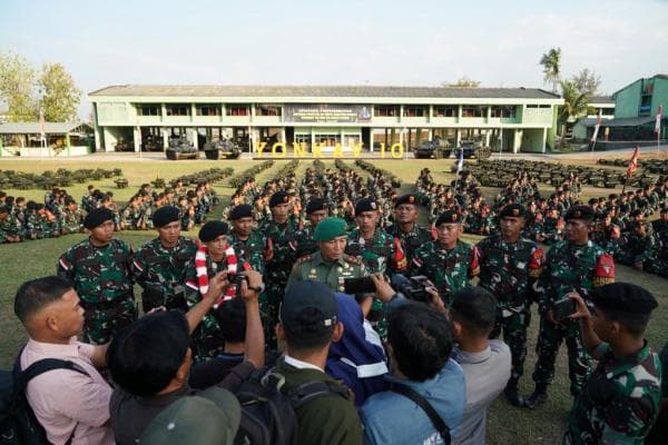Pangdam XIV Hasanuddin Apresiasi Capaian Prestasi Satgas Pamtas RI-RDTL Yonkav 10/Mendagiri Pangdam XIV Hasanuddin Apresiasi Capaian Prestasi Satgas Pamtas RI-RDTL Yonkav 10/Mendagiri