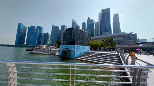 Patung Merlion Singapura Ditutup Terpal Hitam, Wisatawan Internasional Tetap Ramai Berkunjung