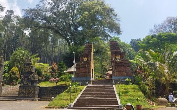 Intip Keindahan Alam Gunung Kawi yang Kental dengan Mitos Pesugihan