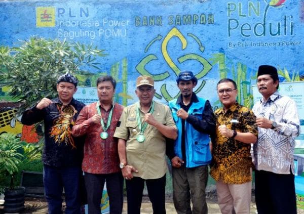 Pj Bupati dan Senior Manager Unit PLN IP Saguling POMU Launching Knowledge Centre Bank Sampah