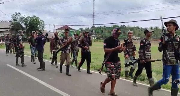 Puluhan Sukarelawan Berburu Monyet Liar yang Serang Bayi di Wanasalam Lebak Puluhan Sukarelawan Berburu Monyet Liar yang Serang Bayi di Wanasalam Lebak