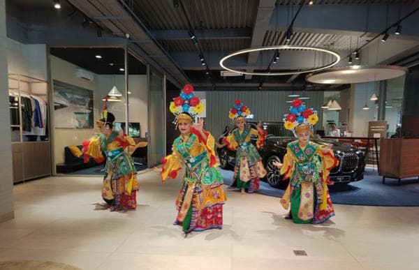 BMW Indonesia Resmikan Showroom dengan Konsep Retail