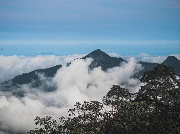 Menguak Fakta Mistis Gunung Pulosari, Petilasan Sunan Gunung Jati dan Syech Maulana Hasanudin Menguak Fakta Mistis Gunung Pulosari, Petilasan Sunan Gunung Jati dan Syech Maulana Hasanudin