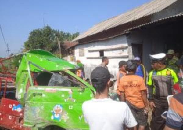 Tragedi Maut di Akhir Tahun, Kereta Kelinci Odong-Odong Tertabrak Kereta Api, Satu Korban Tewas Tragedi Maut di Akhir Tahun, Kereta Kelinci Odong-Odong Tertabrak Kereta Api, Satu Korban Tewas