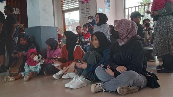 Dampak Kecelakaan Kereta Api di Bandung, Penumpang di Stasiun Banjar Gagal Berangkat