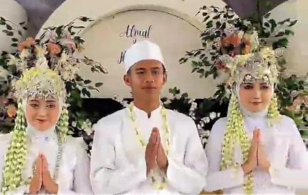 Viral! Pria di Tasikmalaya Nikahi 2 Wanita Sekaligus, Ekspresi Netizen Bikin Penasaran Viral! Pria di Tasikmalaya Nikahi 2 Wanita Sekaligus, Ekspresi Netizen Bikin Penasaran