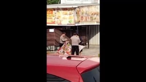 Heboh!  Pasutri Depresi Bugil Mesum di Pinggir Gegerkan Warga