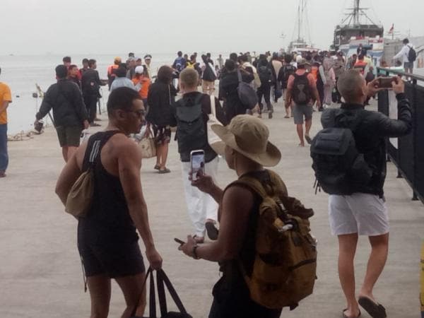 Ratusan Wisatawan Kunjungi Pulau Panggang di Kepulauan Seribu