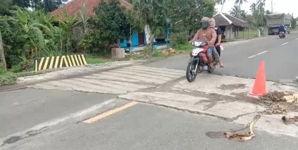 Ancam Keselamatan, Begini Keluh Kesah Pengendara saat Melintas di Jalan Malingping Bayah yang Rusak