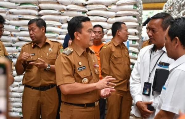 Ratusan Ribu KPM di Majalengka Terima Bansos Beras 10 Kg