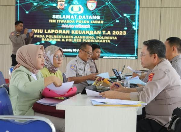 Minimalisir Kesalahan, Irwasda Polda Jawa Barat Review Laporan Keuangan Polres Purwakarta