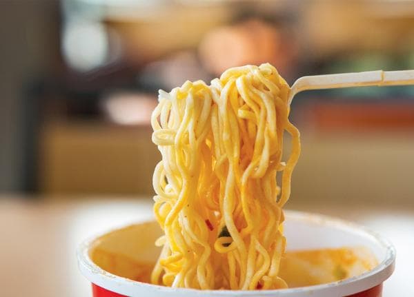 Apa Aman Makan Mie Instan Setiap Hari? Cek Faktanya Serta Dampak Bagi Kesehatan