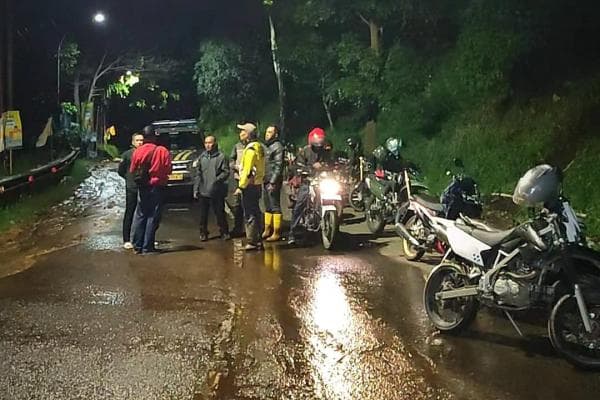 Longsor di Kawasan Curug Cimahi, Camat Parongpong Siagakan Linmas untuk Antisipasi
