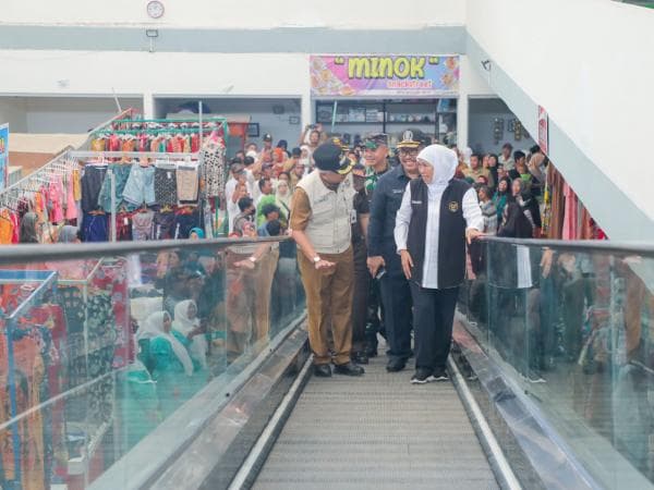 Gubernur Khofifah Resmikan Pasar Baru Kertosono, Fasilitas yang Ada Mirip Mall Gubernur Khofifah Resmikan Pasar Baru Kertosono, Fasilitas yang Ada Mirip Mall
