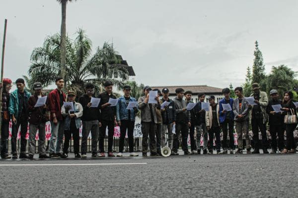 Demokrasi Era Jokowi Dinilai Paling Buruk, Mahasiswa di Bandung Tuntut Pemakzulan Presiden