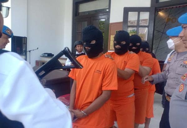 Ngaku Anggota BIN, 4 Perampok Beraksi di Perumahan Bandung Timur Regency 2 Ambruk Ditembak Polisi