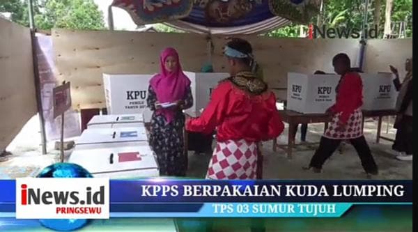 Video KPPS 03 Sumur Tujuh Memukau Warga dengan Kostum Kuda Lumping Video KPPS 03 Sumur Tujuh Memukau Warga dengan Kostum Kuda Lumping
