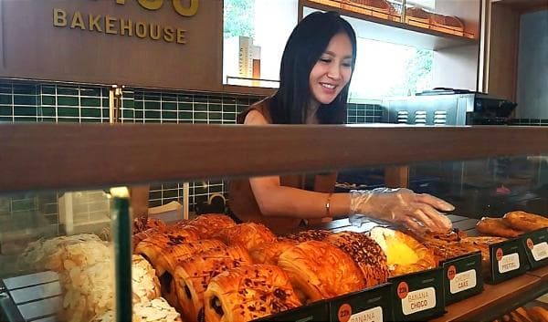 Lezatnya Croissant Fresh from The Oven di AMCO Bakehouse