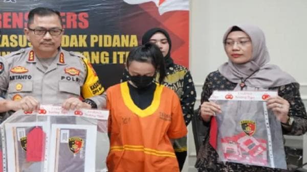 Jual Konten Dewasa di Media Sosial, Gadis Asal Balikpapan Terancam 12 Tahun Penjara Jual Konten Dewasa di Media Sosial, Gadis Asal Balikpapan Terancam 12 Tahun Penjara