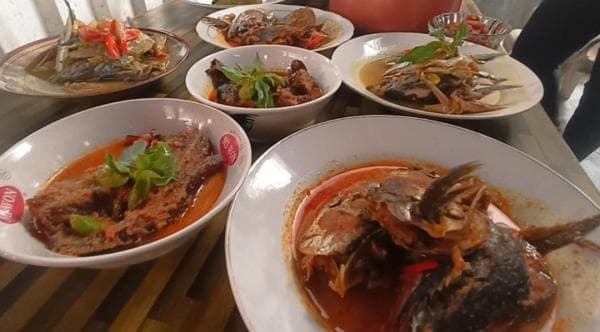 Ikan Sembilang, Menu Buka Puasa di Gubuk Iwak Segoro Jombang yang Bikin Nagih