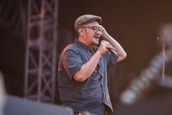 Penulis Serta Vokalis Band Sore, Ade Paloh Meninggal Dunia