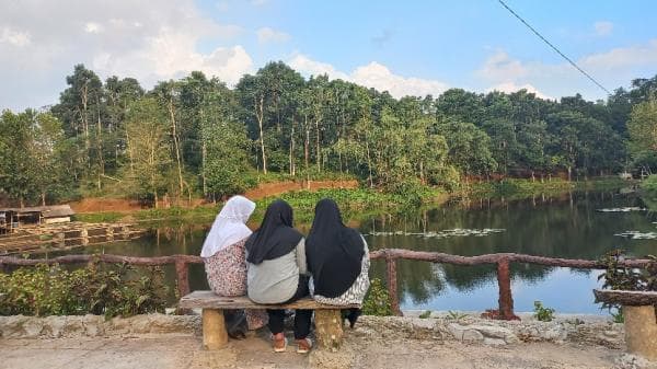 Sejuknya Ngabuburit Sambil Relaksasi di Hamparan Kebun Teh Situ Cilangla Taraju Tasikmalaya Sejuknya Ngabuburit Sambil Relaksasi di Hamparan Kebun Teh Situ Cilangla Taraju Tasikmalaya