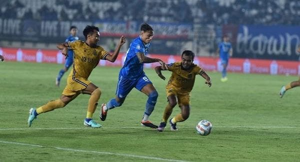 Sulit Cetak Gol Kontra Bhayangkara FC, Pelatih Persib: Lini Serang Lemah