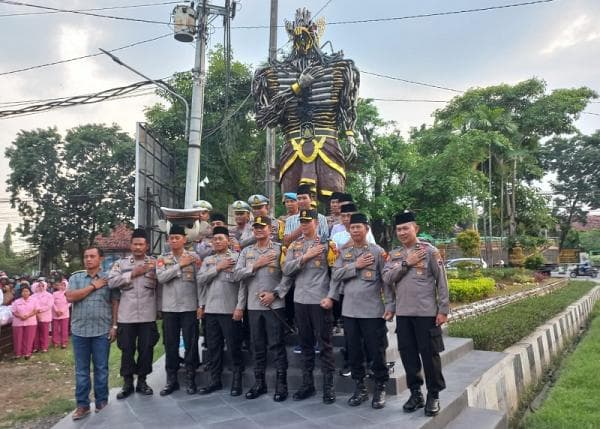 Wow! Patung Garuda Bhayangkara di Grobogan Ini Dibuat dari 550 Knalpot Hasil Razia Wow! Patung Garuda Bhayangkara di Grobogan Ini Dibuat dari 550 Knalpot Hasil Razia