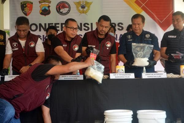 Tim Gabungan Gerebek Pabrik Sabu dan Happy Water di Ngesrep Barat Semarang, Ini Kronologinya