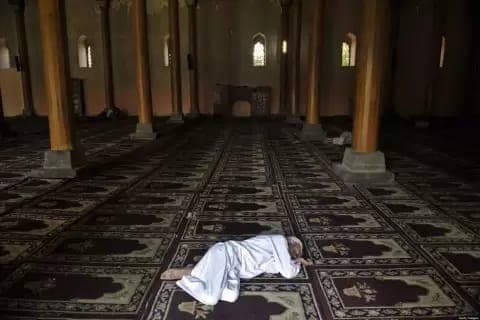Gegara Ketiduran di Masjid, Bule Swedia  Batal Akhiri Hidupnya, Ini Kisahnya!