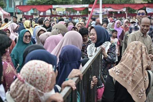 Masyarakat Serbu Bazar Ramadan di Alun-alun Purbalingga