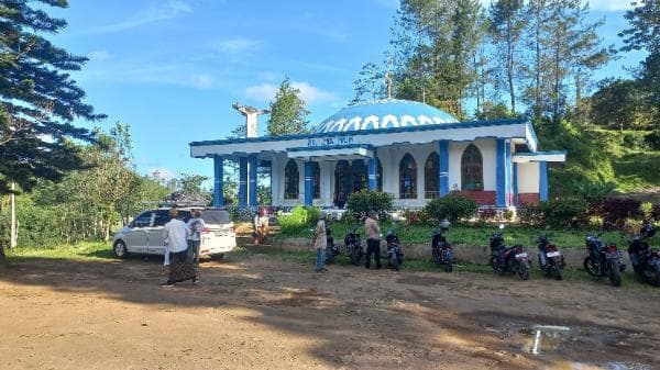 Masjid Al-Ma'mun Taraju Jadi Pilihan Pemudik di Jalur Alternatif Selatan untuk Istrahat Masjid Al-Ma'mun Taraju Jadi Pilihan Pemudik di Jalur Alternatif Selatan untuk Istrahat