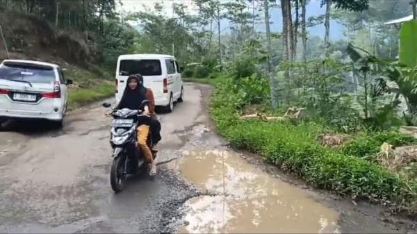 Hati-hati Mudik Lewat Jalan Banjarwangi Garut, Polisi: Jalan Sejuta Lubang dan Curam