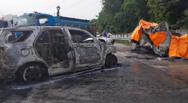 9 Orang Tewas hingga Mobil Meledak, Kecelakaan Maut di Jalur Contraflow Tol Cikampek