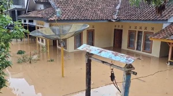 Banjir Landa Sejumlah Daerah di Pagerageung Tasikmalaya, Belakang Ponpes Suryalaya Turut Terendam