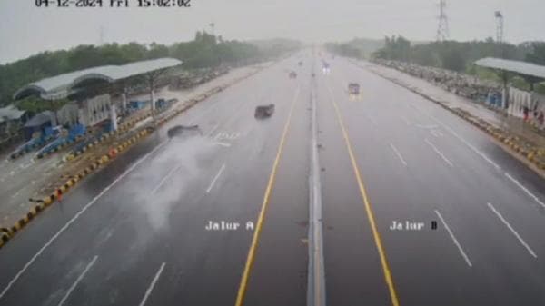 Kecelakaan Hari Ini di Tol Cipali Terekam CCTV, Bayi 6 Bulan Diselamatkan Polisi