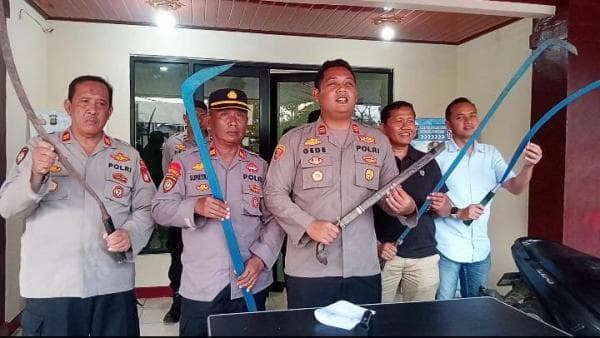 14 Anggota Gangster KMJ All Star Tarumajaya Ditangkap, 1 Orang Ternyata Pelaku Begal 14 Anggota Gangster KMJ All Star Tarumajaya Ditangkap, 1 Orang Ternyata Pelaku Begal
