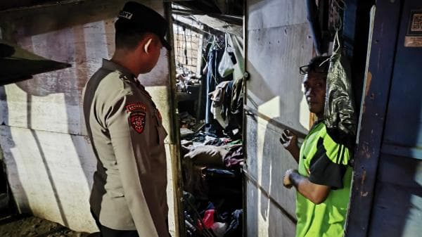 Mayat Pria Lansia Tanpa Identitas Ditemukan Tak Bernyawa di Kios Kraksaan