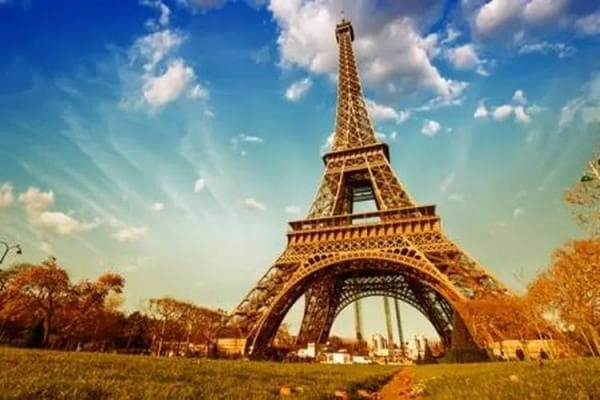 Wow! Puncak Menara Eiffel Ada Kamar yang Bisa di Booking Lho, Begini Penampakannya