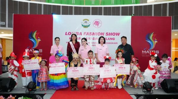 Lomba Fashion Show Kreasi Baju Daur Ulang Warnai HUT Yayasan Kemala Bhayangkari ke-44