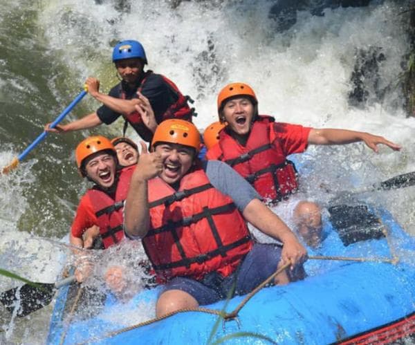 Dijamin Memicu Adrenalin, Ini Tiga Tempat Rafting di Bandung