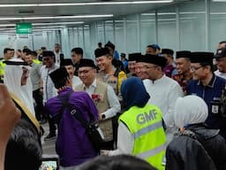 Kloter Pertama Jamaah Haji Indonesia Dilepas, Kang Ace Apresiasi Layanan Fast Track
