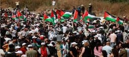Ribuan Warga Palestina Peringati Nakba, Kibarkan Bendera Serukan Diakhirinya Perang Gaza